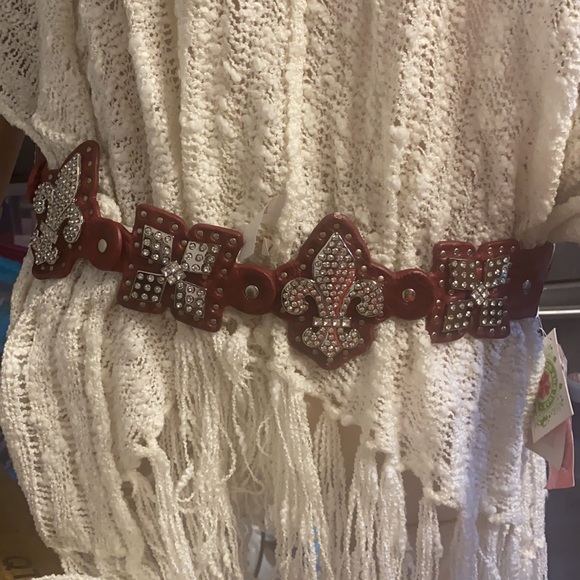 Nwt Charm and Luck fleur de Lois bling leather belt red with stones size S - Picture 2 of 9